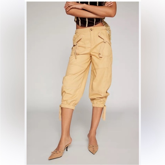 UO x Kimchi Blue Deena Khaki Utility Cargo Capri Pants - Picture 2 of 5